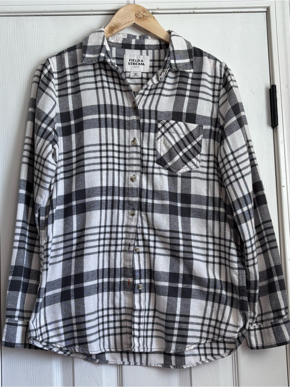 Field & Stream Women’s Black and White Plaid Button-Down Shirt